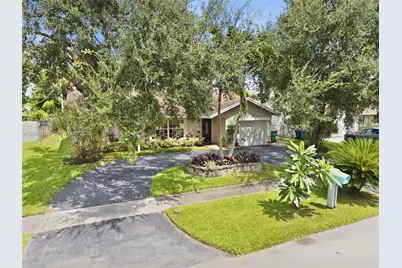 8421 NW 45th St, Lauderhill, FL 33351 - Photo 5