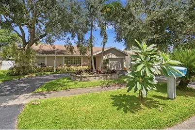 8421 NW 45th St, Lauderhill, FL 33351 - Photo 3