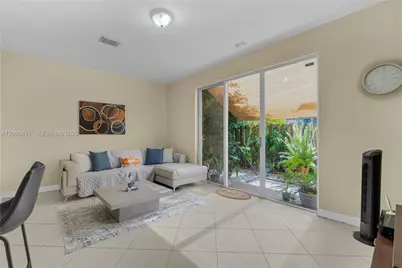 11402 SW 137th Pl, Miami, FL 33186 - Photo 5