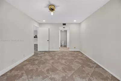 1401 SW 128th Ter #405H, Pembroke Pines, FL 33027 - Photo 9