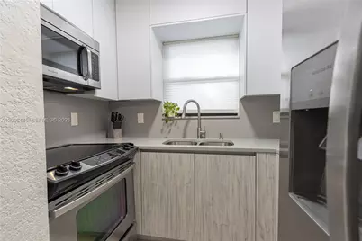 518 NW 94th St #1, Miami, FL 33150 - Photo 3