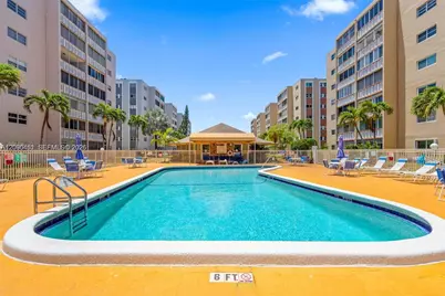 [Address not provided], Hallandale Beach, FL 33009 - Photo 15