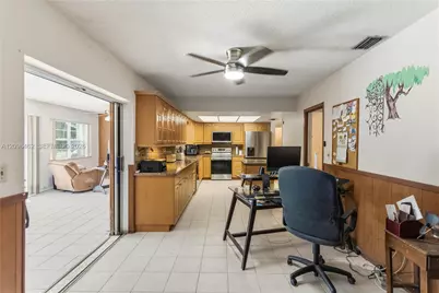 4899 NW 7th Dr, Plantation, FL 33317 - Photo 23