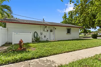 4899 NW 7th Dr, Plantation, FL 33317 - Photo 7