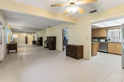 4899 NW 7th Dr, Plantation, FL 33317 - Photo 17