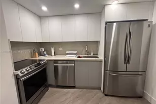 905 Brickell Bay Dr, Miami, FL 33131 - Photo 3