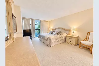 600 Parkview Dr #206, Hallandale Beach, FL 33009 - Photo 7
