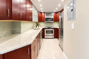2401 Collins Ave, Miami Beach, FL 33140 - Photo 3