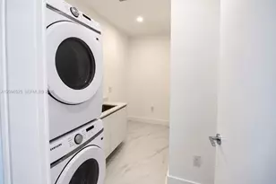 700 NE 24th St, Miami, FL 33137 - Photo 25
