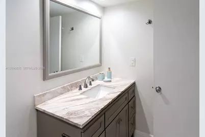 19390 Collins Ave #706, Sunny Isles Beach, FL 33160 - Photo 5