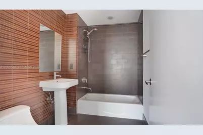 1040 Biscayne Blvd #1206, Miami, FL 33132 - Photo 23