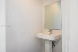 1040 Biscayne Blvd, Miami, FL 33132 - Photo 25