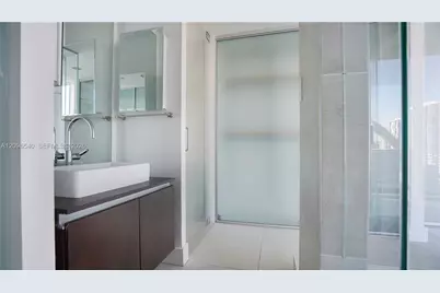 1040 Biscayne Blvd #1206, Miami, FL 33132 - Photo 15
