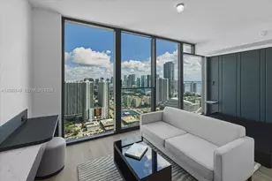 20 NE 11th St, Miami, FL 33132 - Photo 3