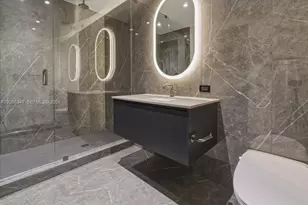 20 NE 11th St, Miami, FL 33132 - Photo 9