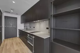 20 NE 11th St, Miami, FL 33132 - Photo 13