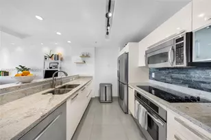 601 NE 36th St, Miami, FL 33137 - Photo 9