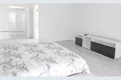 1000 Parkview Dr #501, Hallandale Beach, FL 33009 - Photo 11