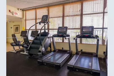 1000 Parkview Dr #501, Hallandale Beach, FL 33009 - Photo 29