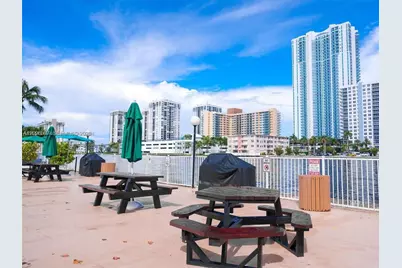 1000 Parkview Dr #501, Hallandale Beach, FL 33009 - Photo 27