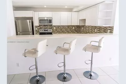 1000 Parkview Dr #501, Hallandale Beach, FL 33009 - Photo 5