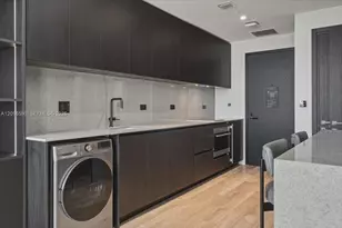 20 NE 11th St, Miami, FL 33132 - Photo 9