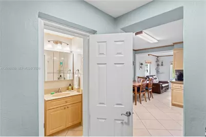 326 E 44th St, Hialeah, FL 33013 - Photo 15