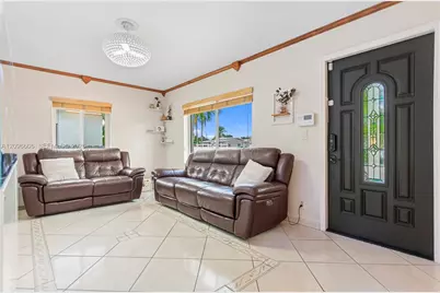 326 E 44th St, Hialeah, FL 33013 - Photo 5