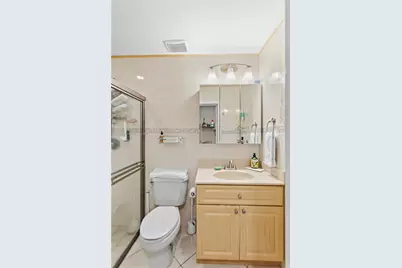 326 E 44th St, Hialeah, FL 33013 - Photo 13