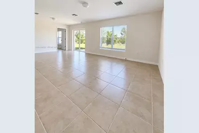 9018 S Castle Cir, Labelle, FL 33935 - Photo 5