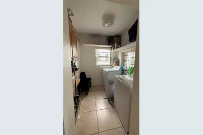 8 NW 33rd Ave, Miami, FL 33125 - Photo 9