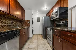 220 Lakeview Dr, Weston, FL 33326 - Photo 7