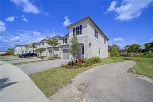 11881 NW 47th Manor, Coral Springs, FL 33076 - Photo 3