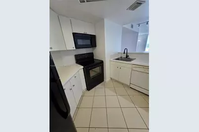 5880 Collins Ave #1105, Miami Beach, FL 33140 - Photo 11