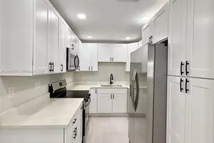 11189 NW 37th St, Sunrise, FL 33351 - Photo 7