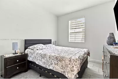 3419 W 109th Pl, Hialeah, FL 33018 - Photo 11
