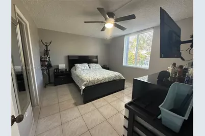 10000 NW 80th Ct #2424, Hialeah Gardens, FL 33016 - Photo 11