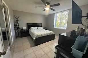 10000 NW 80th Ct, Hialeah Gardens, FL 33016 - Photo 11