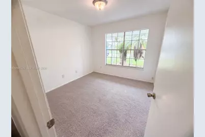 1832 SE Wexford Ct, Port Saint Lucie, FL 34952 - Photo 11