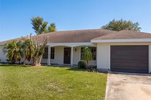 1832 SE Wexford Ct, Port Saint Lucie, FL 34952 - Photo 1