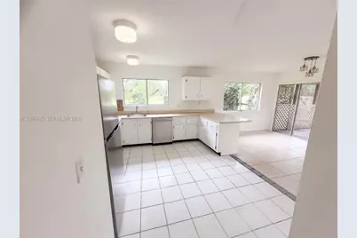1832 SE Wexford Ct, Port Saint Lucie, FL 34952 - Photo 9