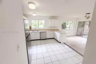 1832 SE Wexford Ct, Port Saint Lucie, FL 34952 - Photo 9