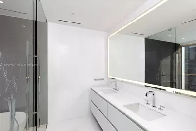 300 S Biscayne Blvd Way #2107, Miami, FL 33131 - Photo 9
