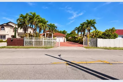 18411 SW 115th Ave, Miami, FL 33157 - Photo 3
