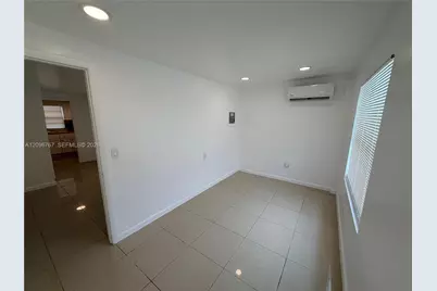 550 NW 30th St, Miami, FL 33127 - Photo 7