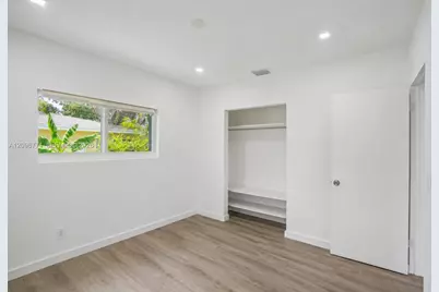 1081 NE 166th St, North Miami Beach, FL 33162 - Photo 9