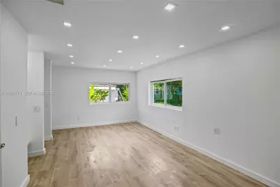 1081 NE 166th St, North Miami Beach, FL 33162 - Photo 13