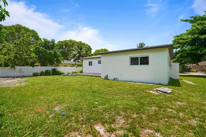 1081 NE 166th St, North Miami Beach, FL 33162 - Photo 25