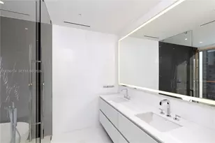 300 S Biscayne Blvd Way, Miami, FL 33131 - Photo 9