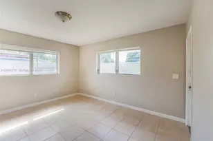 4810 NE 8th Ave, Oakland Park, FL 33334 - Photo 9